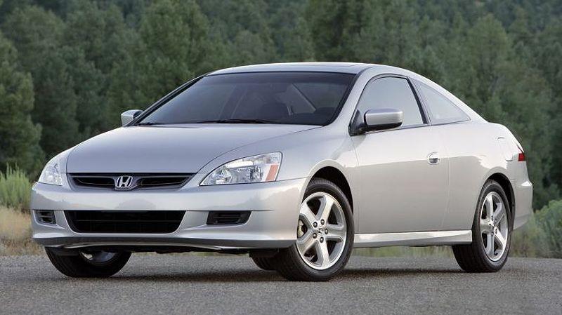 2006 Honda Accord Coupe EX-L with trees in the background