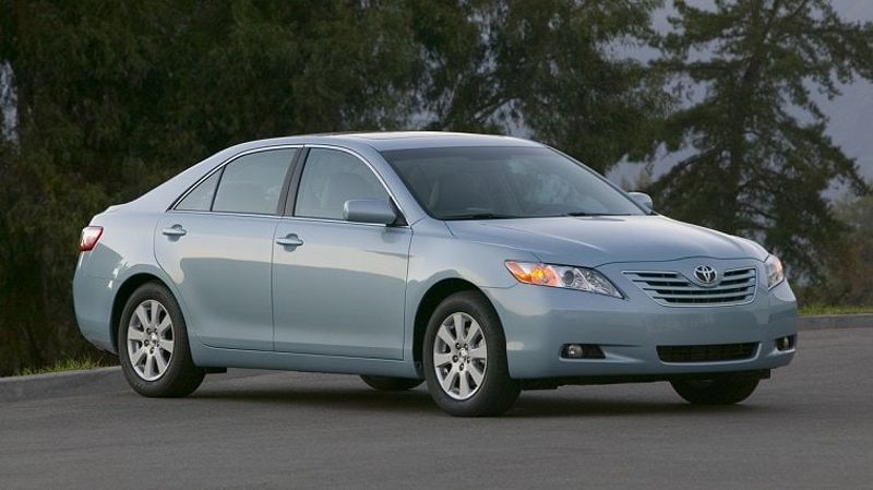 2007 Toyota Camry XLE near trees