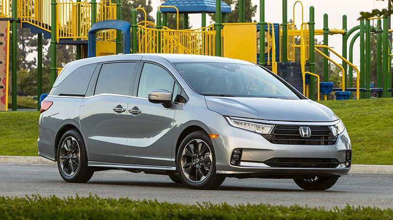 2024 Honda Odyssey in silver