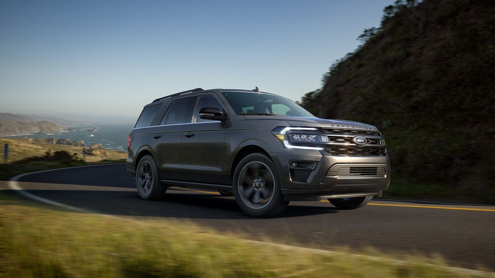 A front 3/4 action shot of a 2022 Ford Expedition Stealth Edition Performance Package